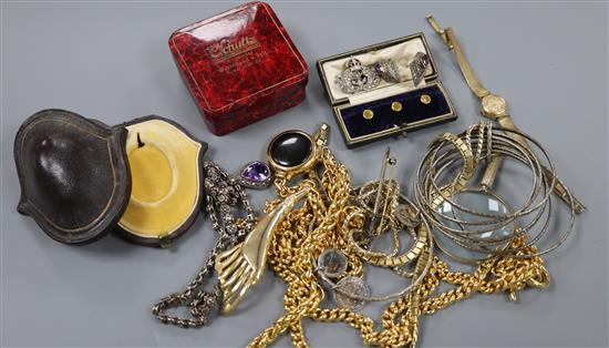 A group of assorted costume jewellery.